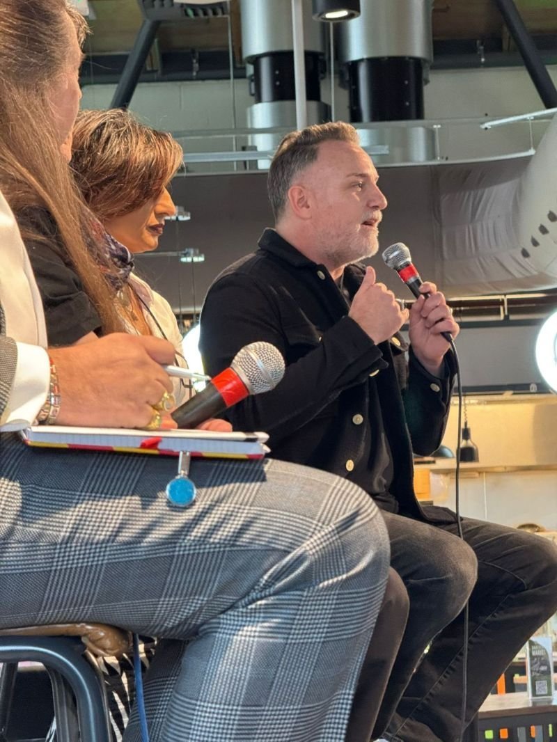 Speaker with microphone